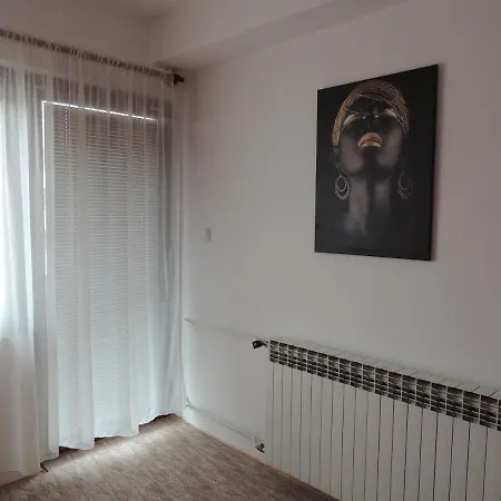 Iva Apartment Pale